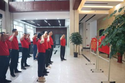 永遠(yuǎn)跟黨走，奮進(jìn)新征程